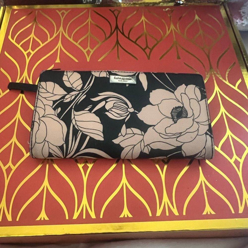 Kate Spade Black and Tan Floral Wallet